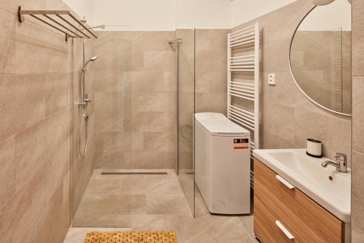 Prague Days - Spacious 3Bdr Apartment - Trendy Neighbourhood Екстер'єр фото